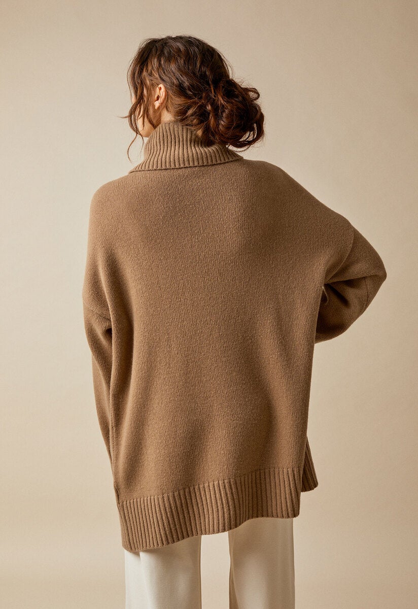 Oversized wool sweater with nursing access - Camel