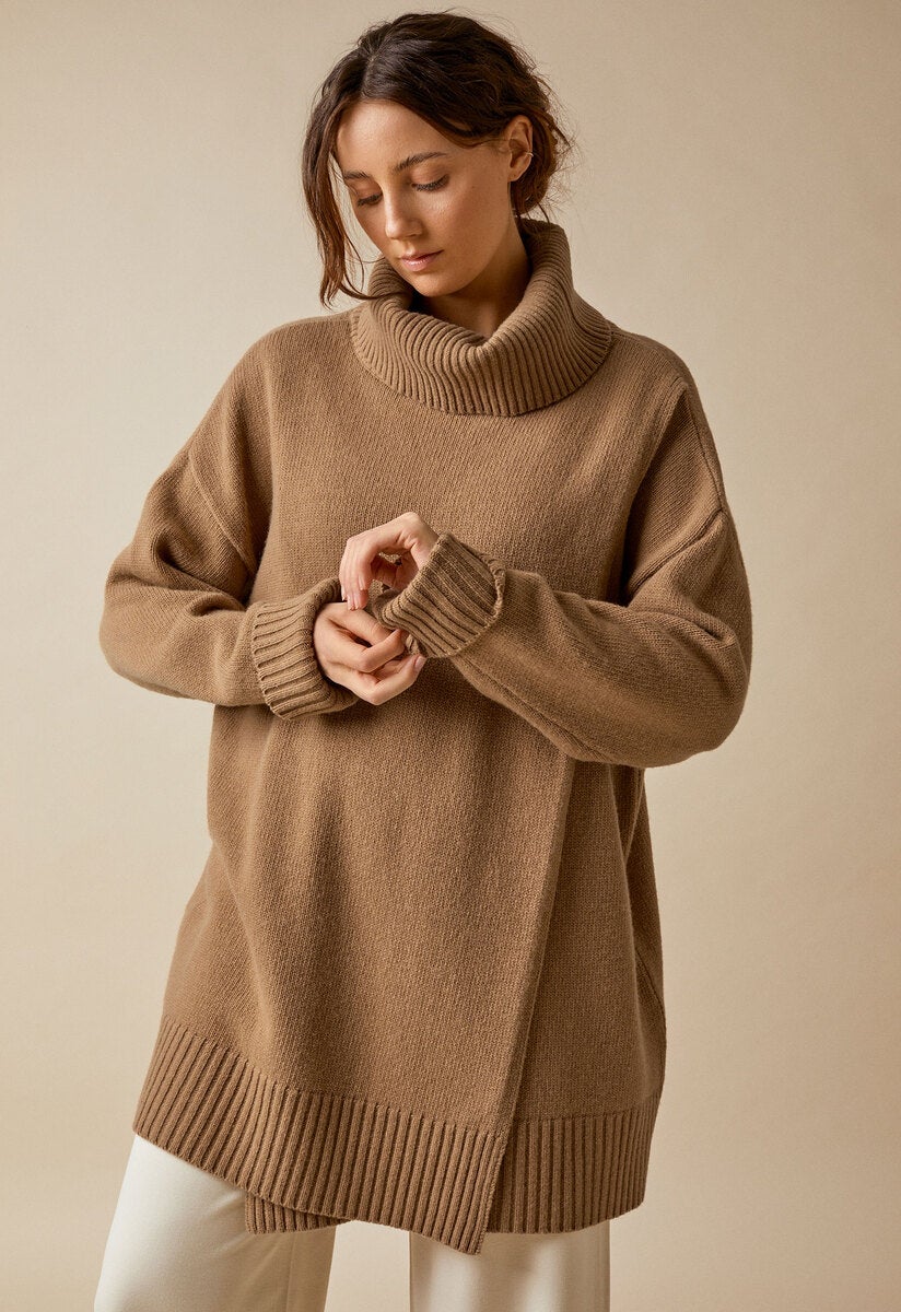 Oversized wool sweater with nursing access - Camel