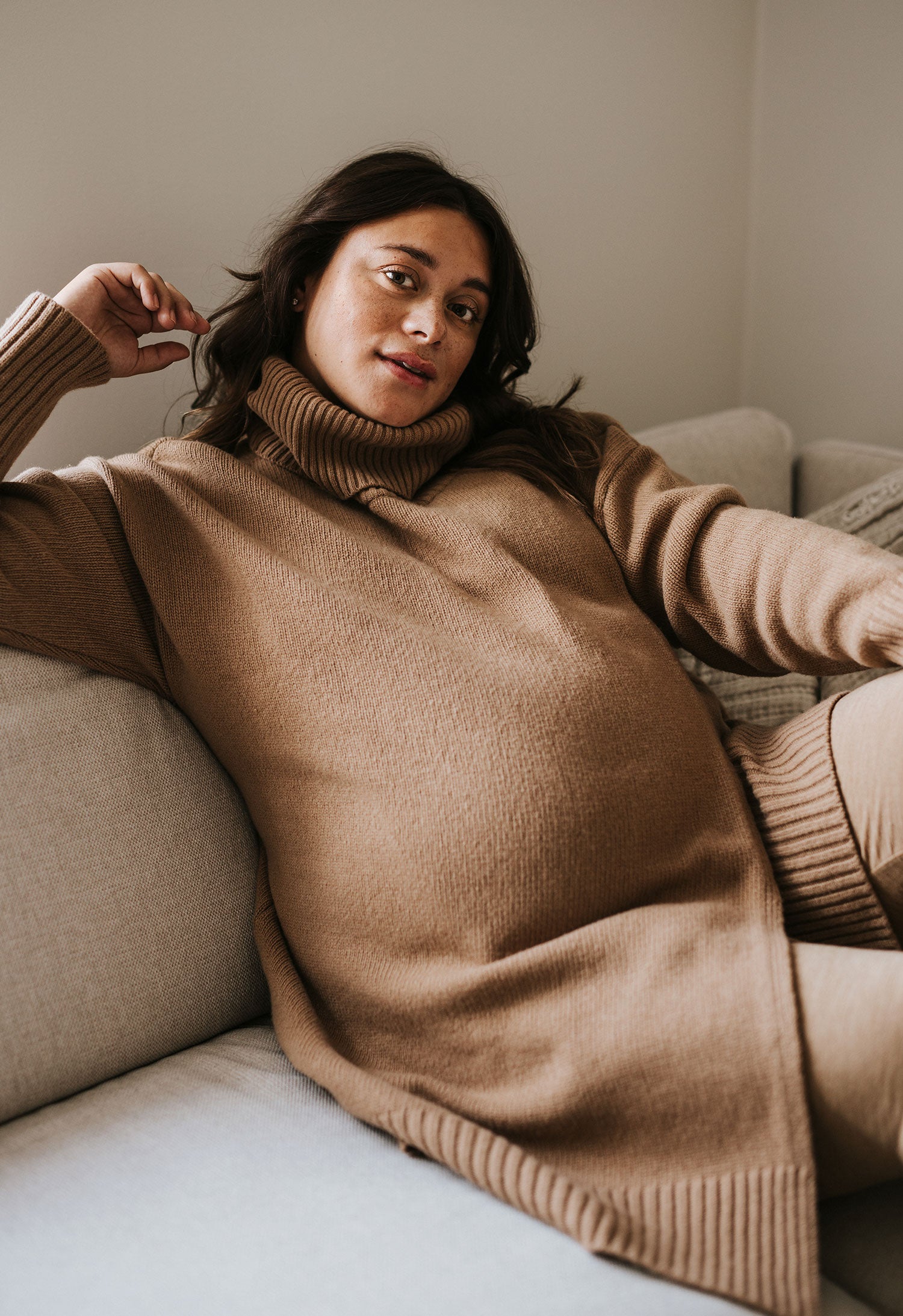 Oversized wool sweater with nursing access - Camel | Boob Design